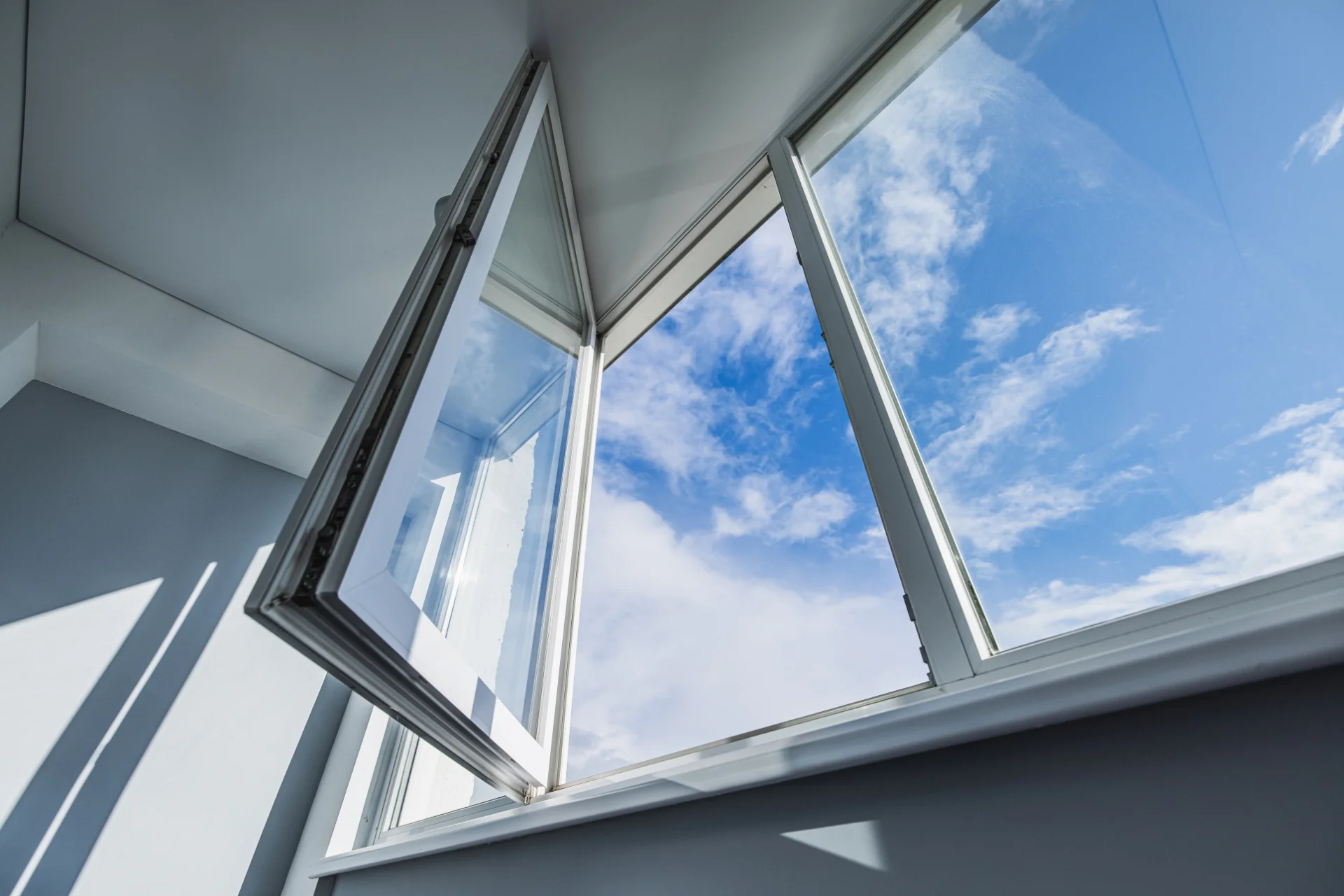 VLX 80 Casement Window in Los Angeles, CA | Westlight Windows Los Angeles - detail 1